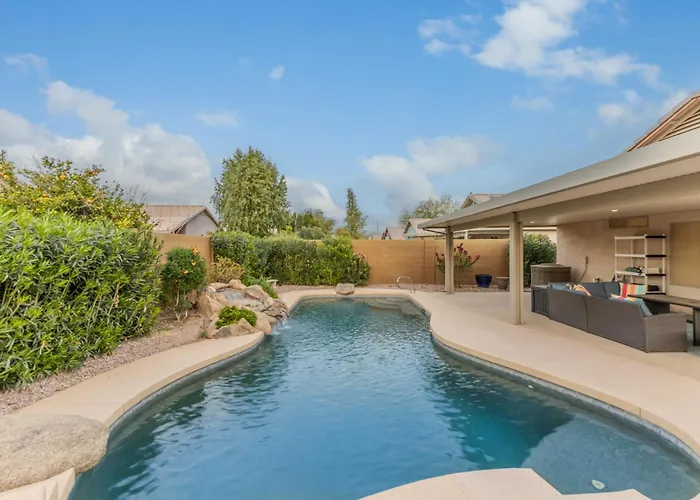 West Valley Pool Side Oasis * Surprise