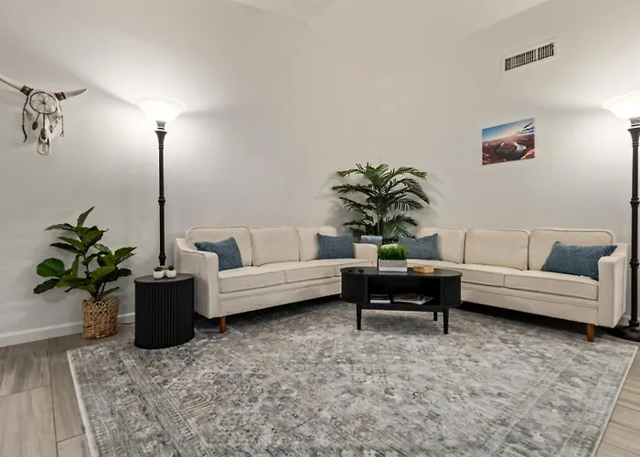 West Valley Pool Side Oasis Holiday home Surprise