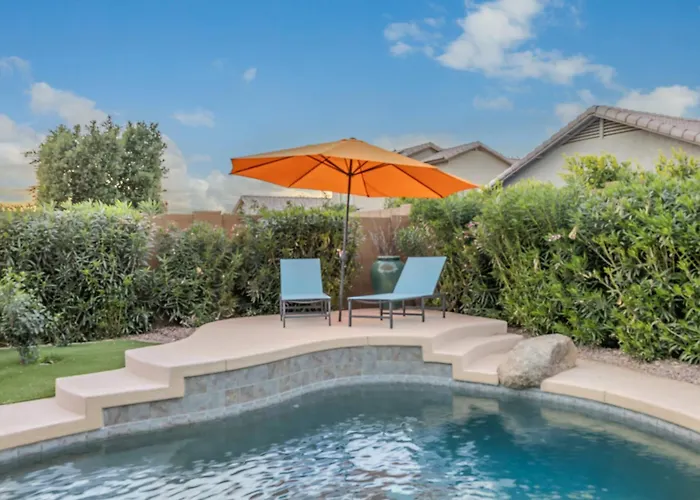 West Valley Pool Side Oasis Holiday home Surprise