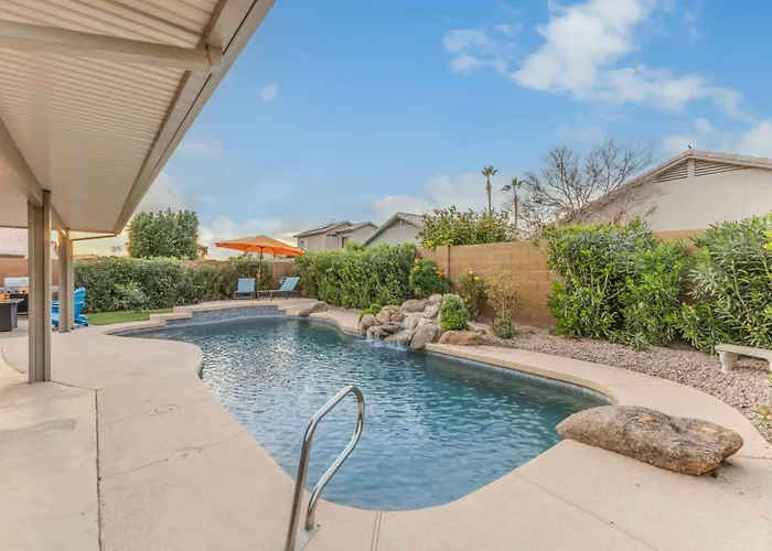West Valley Pool Side Oasis Holiday home