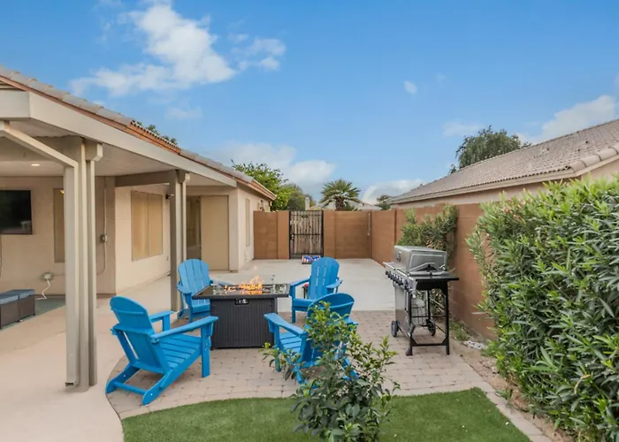 West Valley Pool Side Oasis Holiday home Surprise